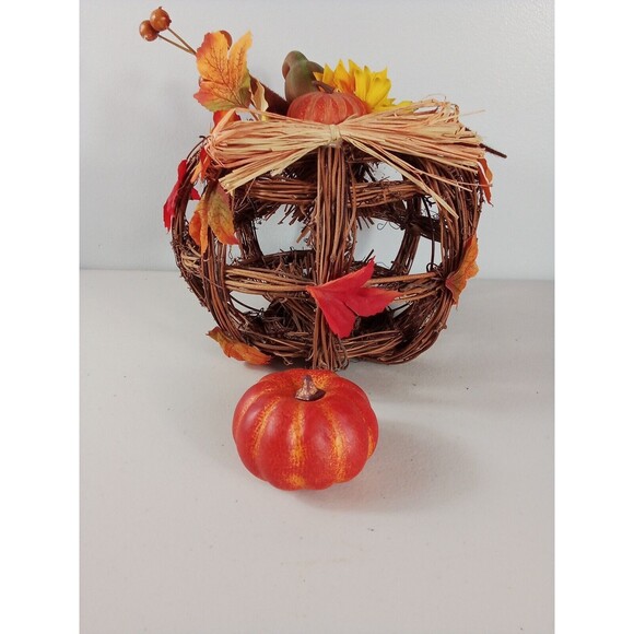 Harvest/Thanksgiving Small Table Centerpiece Pumpkins Gourds Galore - Picture 3 of 16